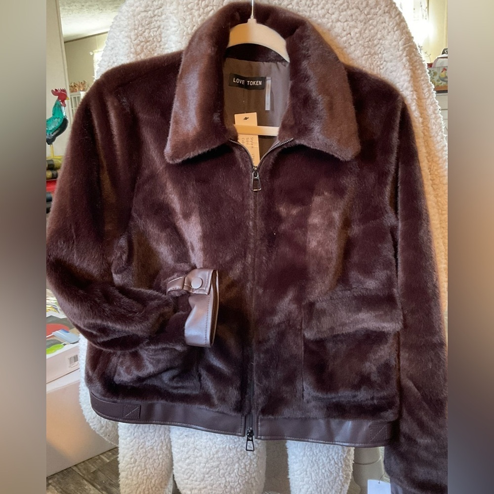 Love Token Women's Faux Fur Jacket. Front Zip, Pockets, Fully Lined. Size M - Picture 3 of 7